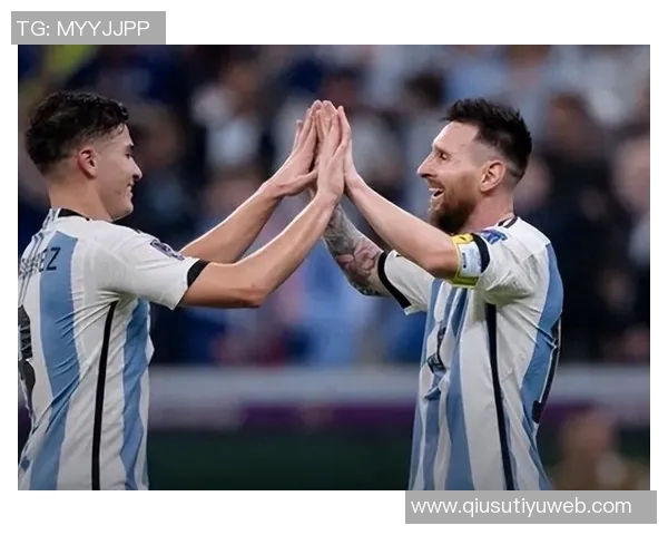 特雷泽盖与梅西同框合影致敬足球历史无可争议的第一人梅西