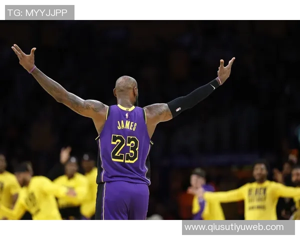 詹姆斯赛后比23手势NBA官推庆祝第23个赛季的精彩进行